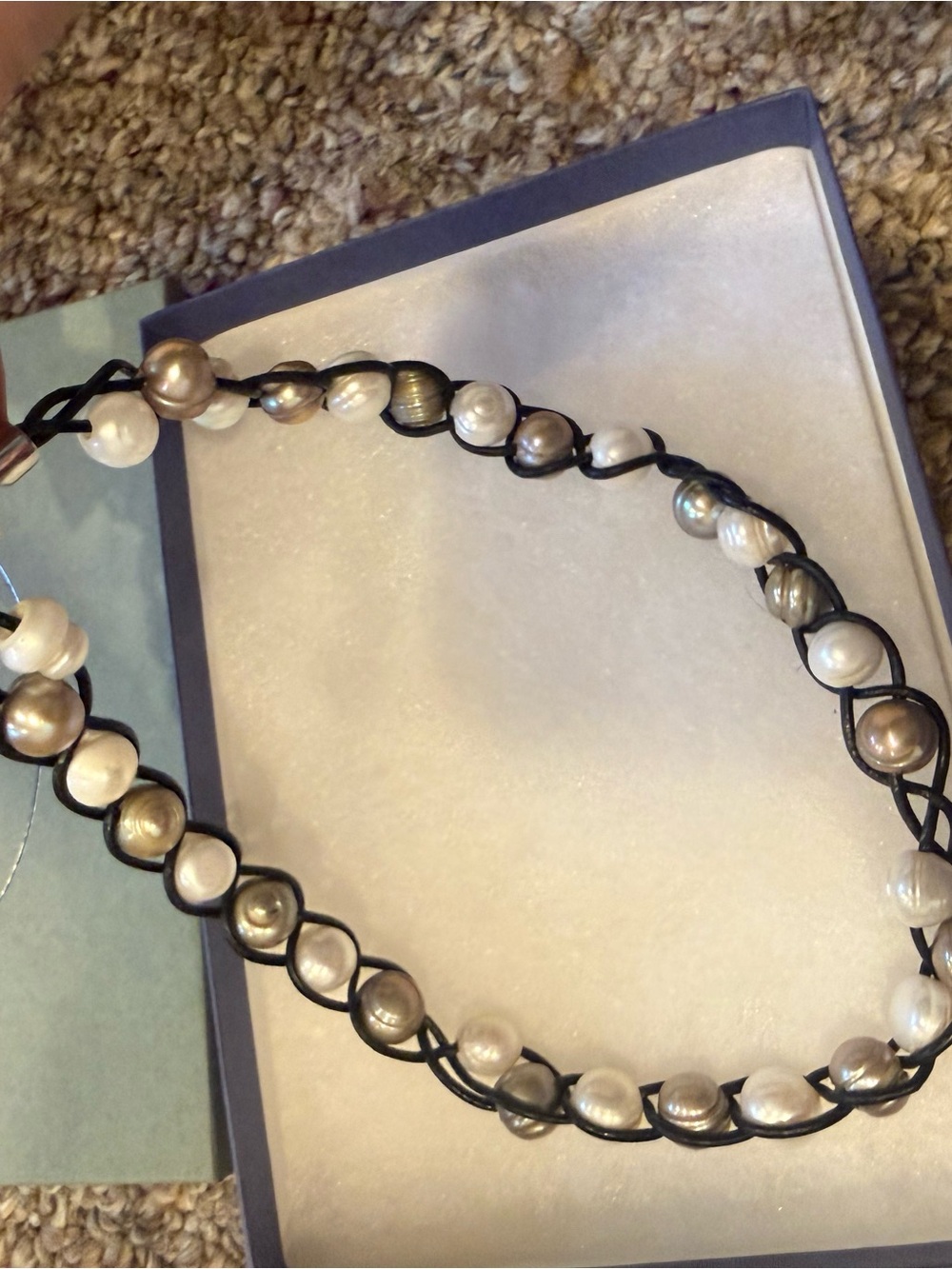 Beautiful necklace - Picture 2 of 2